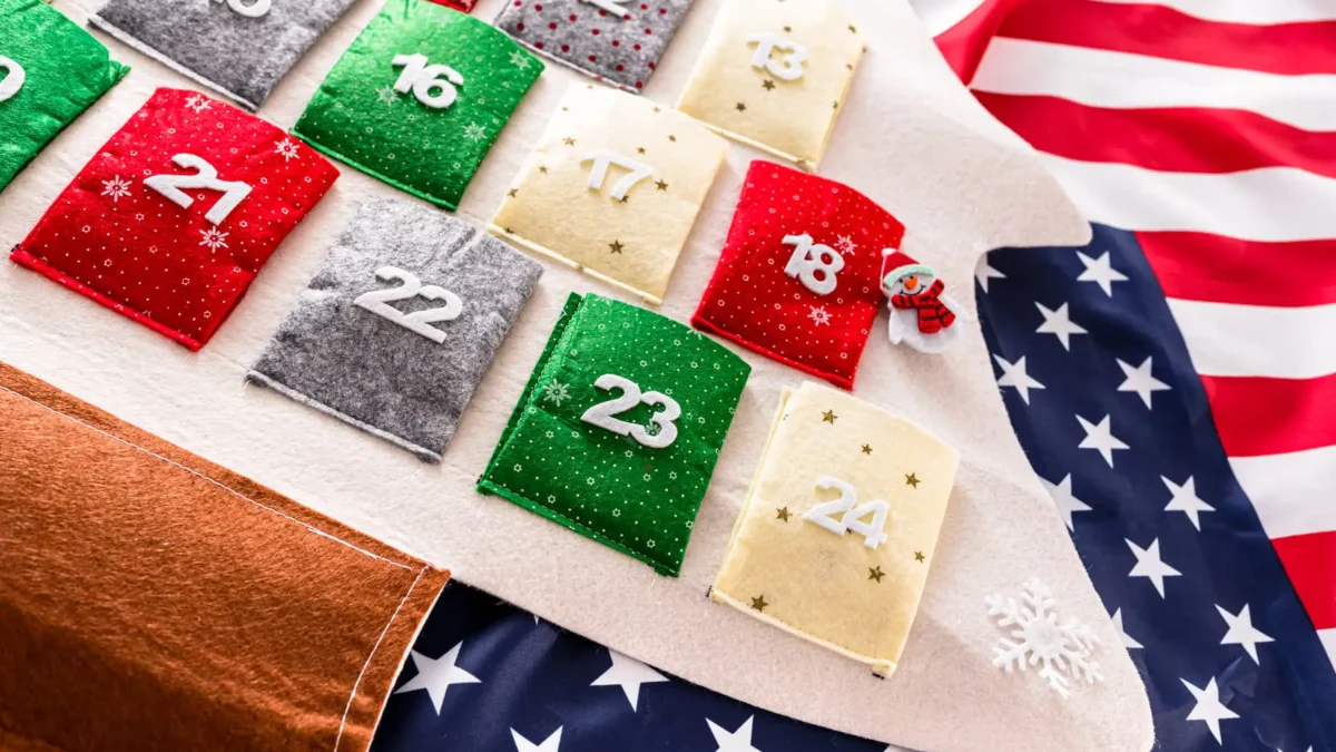 Adventskalender Säcke auf amerikanischer Flagge.