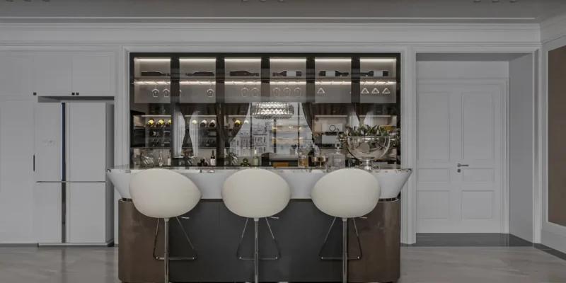 Moderne Bartheke als Teil einer stilvollen Inneneinrichtung in einer Wohnung, mit eleganten Barhockern, beleuchteten Glasregalen und hochwertiger Ausstattung – luxuriöses Wohnambiente.